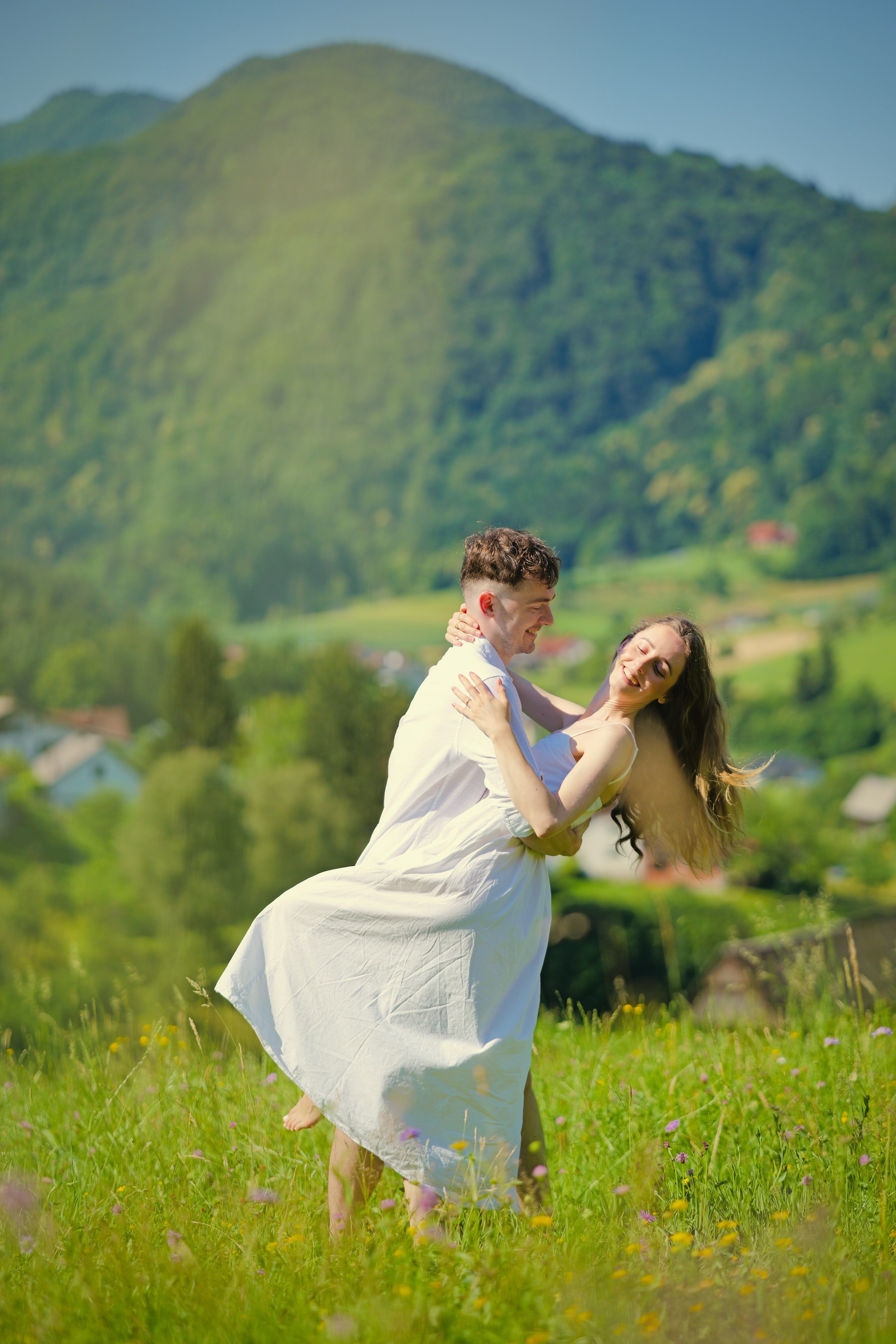 Monika a Martin tancujú na lúke